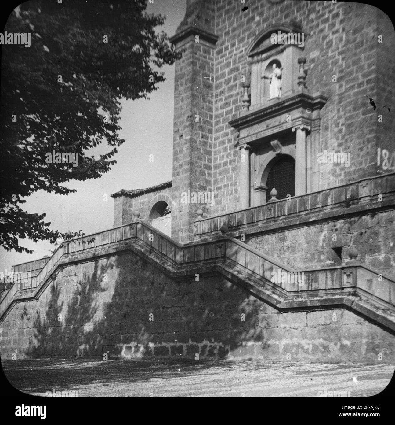 SkiopT Ikonenbild mit Motiven des Klosters La Cartuja de Granada.das Bild wurde in Karton mit der Aufschrift Höstesan 1910 gespeichert. Granada 9. N: 11. Text auf Bild: 'Convento de Cartuja'. Stockfoto
