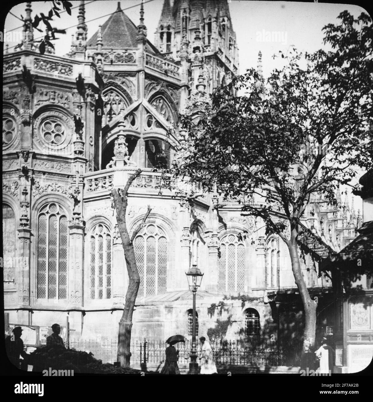 SkiopT-Ikone mit Motiven von Église Saint-Pierre in Caen. Das Bild wurde in Karton gespeichert, der mit der Aufschrift: The Journey in 1908 gekennzeichnet ist. Caen 8. X. Text auf Bild: 'EGL. St. Pierre. Stockfoto