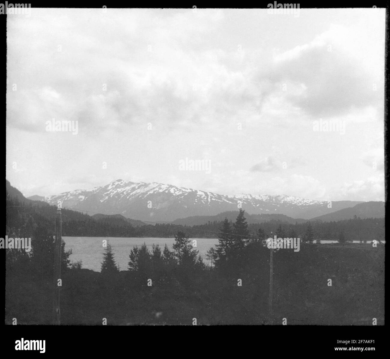 Skiopticon-Bild aus der Abteilung für Fotografie am Royal Institute of Technology. Motifus mit Ansichten von schneebedeckten Bergen. Das Bild wurde wahrscheinlich von John Hertzberg während einer Reise in Schweden aufgenommen. Stockfoto