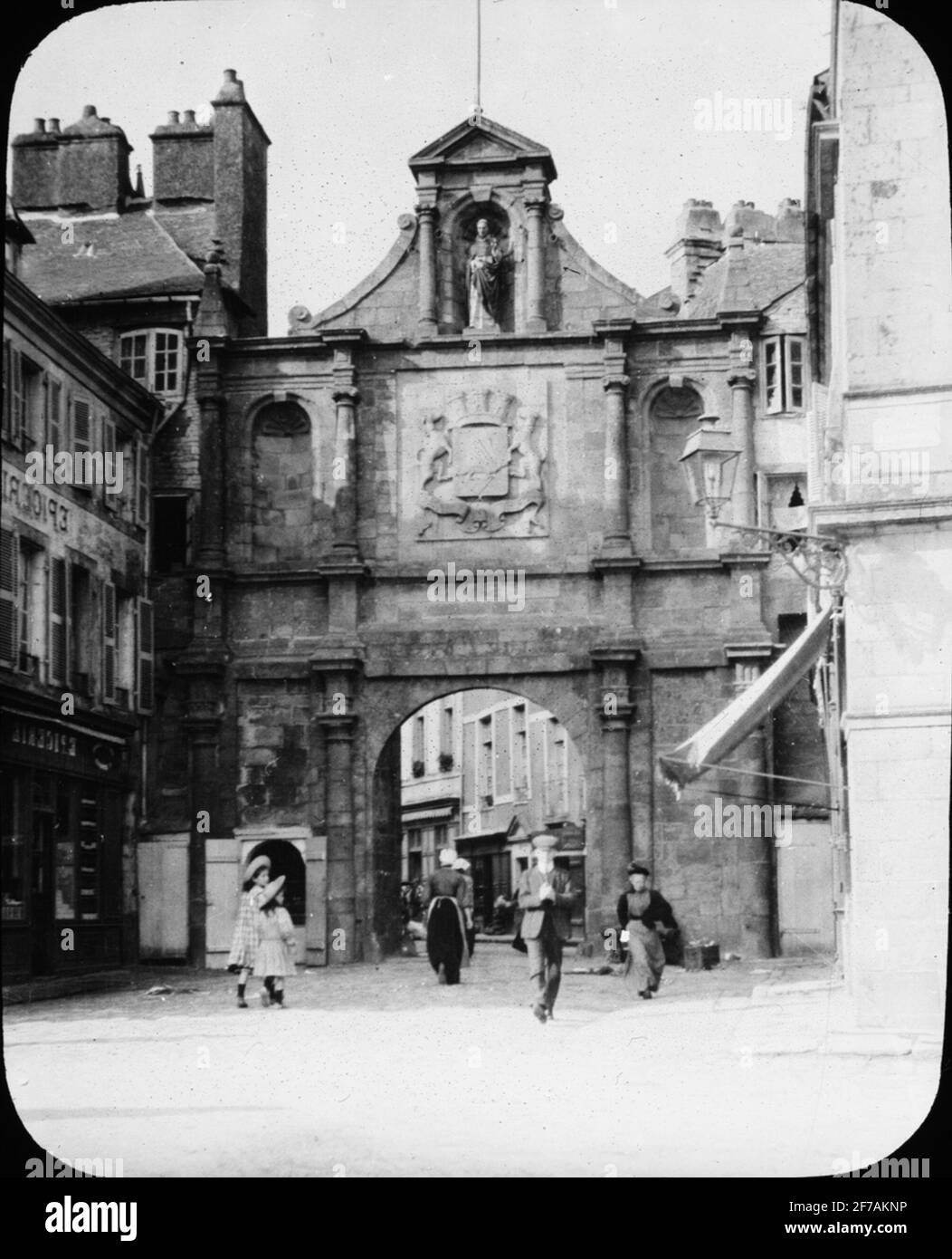 Skioppikon-Bild mit Motiven von Valport im Stadtzentrum, Vannes.das Bild wurde in Karton gespeichert markiert: Die Reise im Jahr 1908. Vannes 7. xx. Stockfoto
