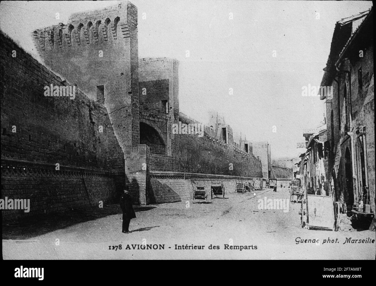 Skioptisches Bild, Postkarte mit Motiven aus Avignon. Palast des Papstes. Das Bild wurde in Karton mit der Aufschrift :? Stockfoto