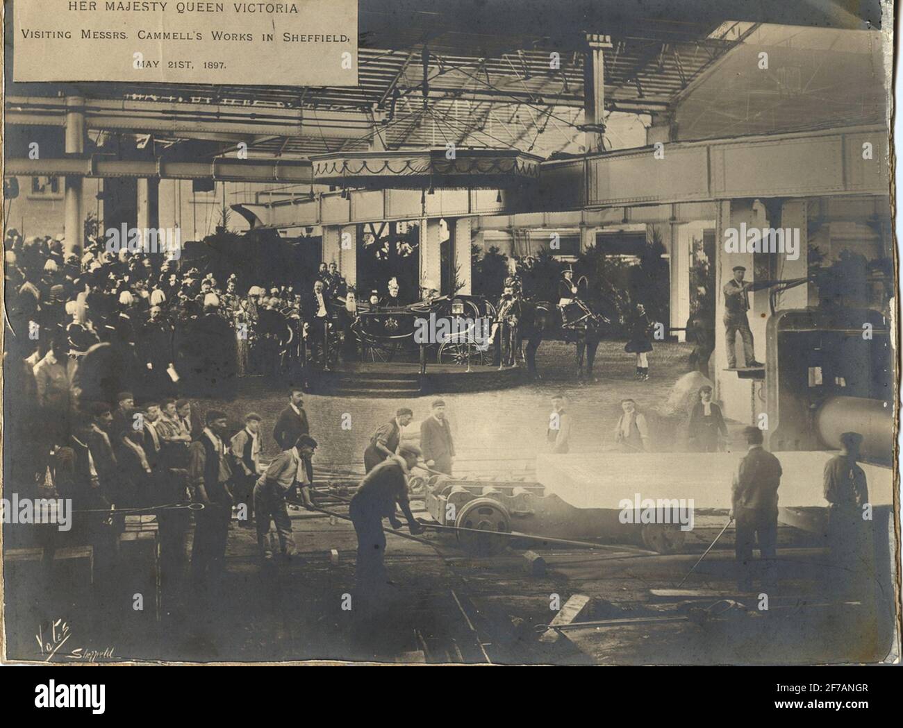 IHRE Majestät Königin Victoria, Besuch der Arbeiten von Herrn Cammell in Sheffield, 21. Mai 1897 Drottning Victoria besucht Stahlarbeiter auf der Ausstellung in Sheffield 1897. Stockfoto