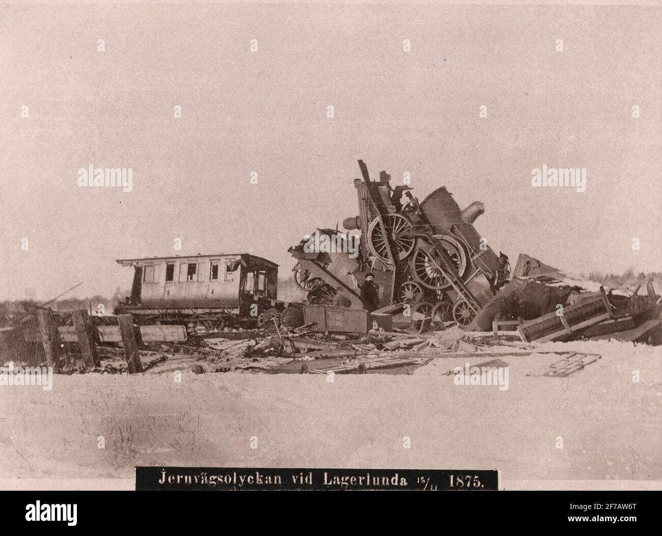 Der Eisenbahnunfall im Lager ereignete sich in der Nacht zum 15. November 1875 auf dem östlichen Stoma bei StagerLundaån zwischen Malmslätt und Bankeberg bei Linköping. Der Unfall ereignete sich, als zwei Nachtwäscher frontal zusammenstürzten. 9 Menschen starben, 3 wurden schwer verletzt und „eine große Zahl“ erhielt mildere Verletzungen. Stockfoto