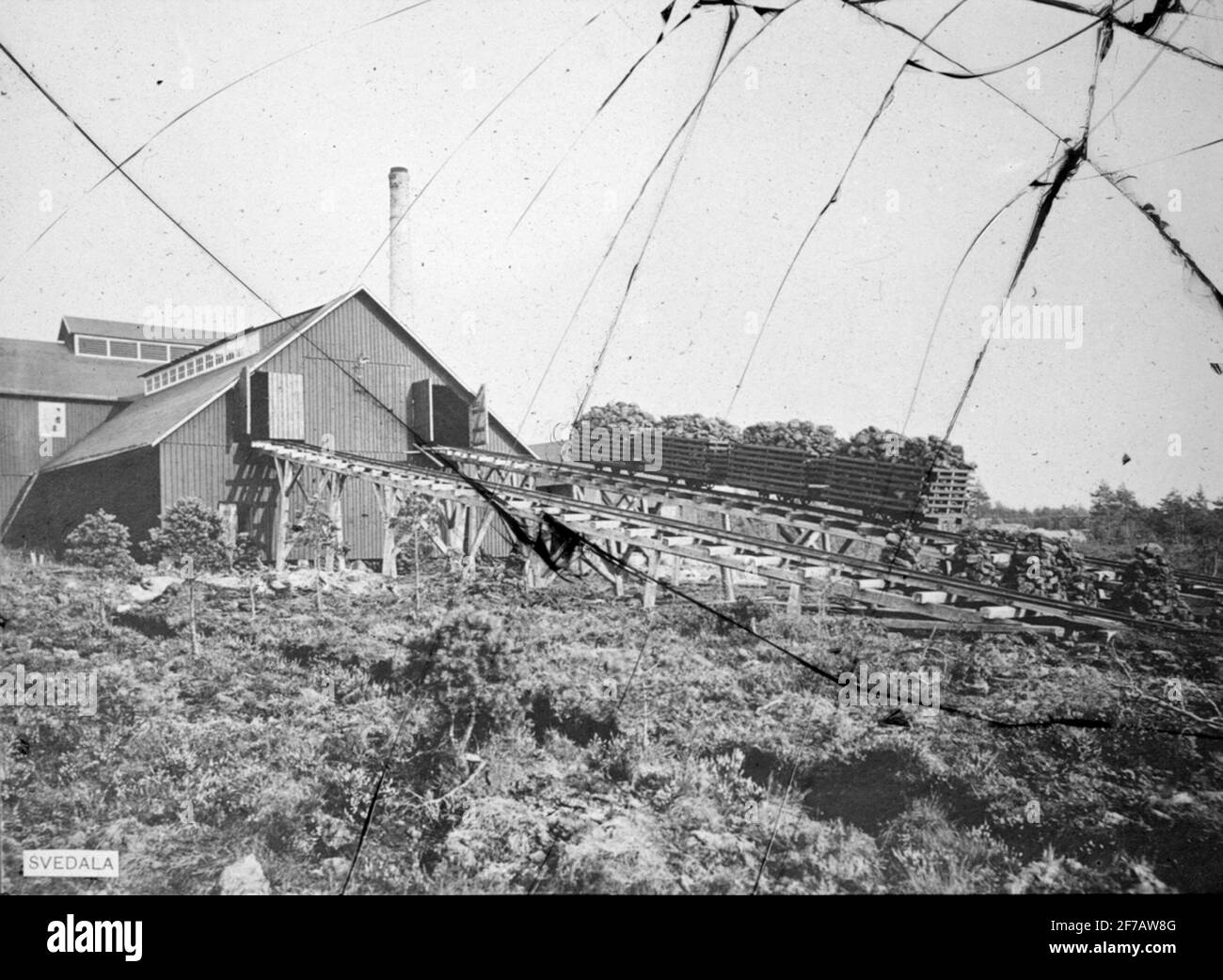 Skiopticone-Bild mit Motiven der Torfaufbereitung auf unbekanntem Moor. Stockfoto