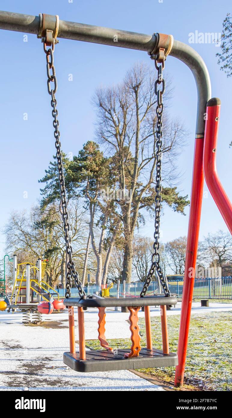 Kidderminster, Großbritannien. April 2021. Wetter in Großbritannien: Viele Teile von Worcestershire erwachen zu einer leichten Schneedecke im Frühling! Trotz der hellen Morgensonne wird ein weiterer kalter Tag prognostiziert, an dem es heute Nachmittag zu Schneeschauern im April kommen kann. Kredit: Lee Hudson/Alamy Live Nachrichten Stockfoto