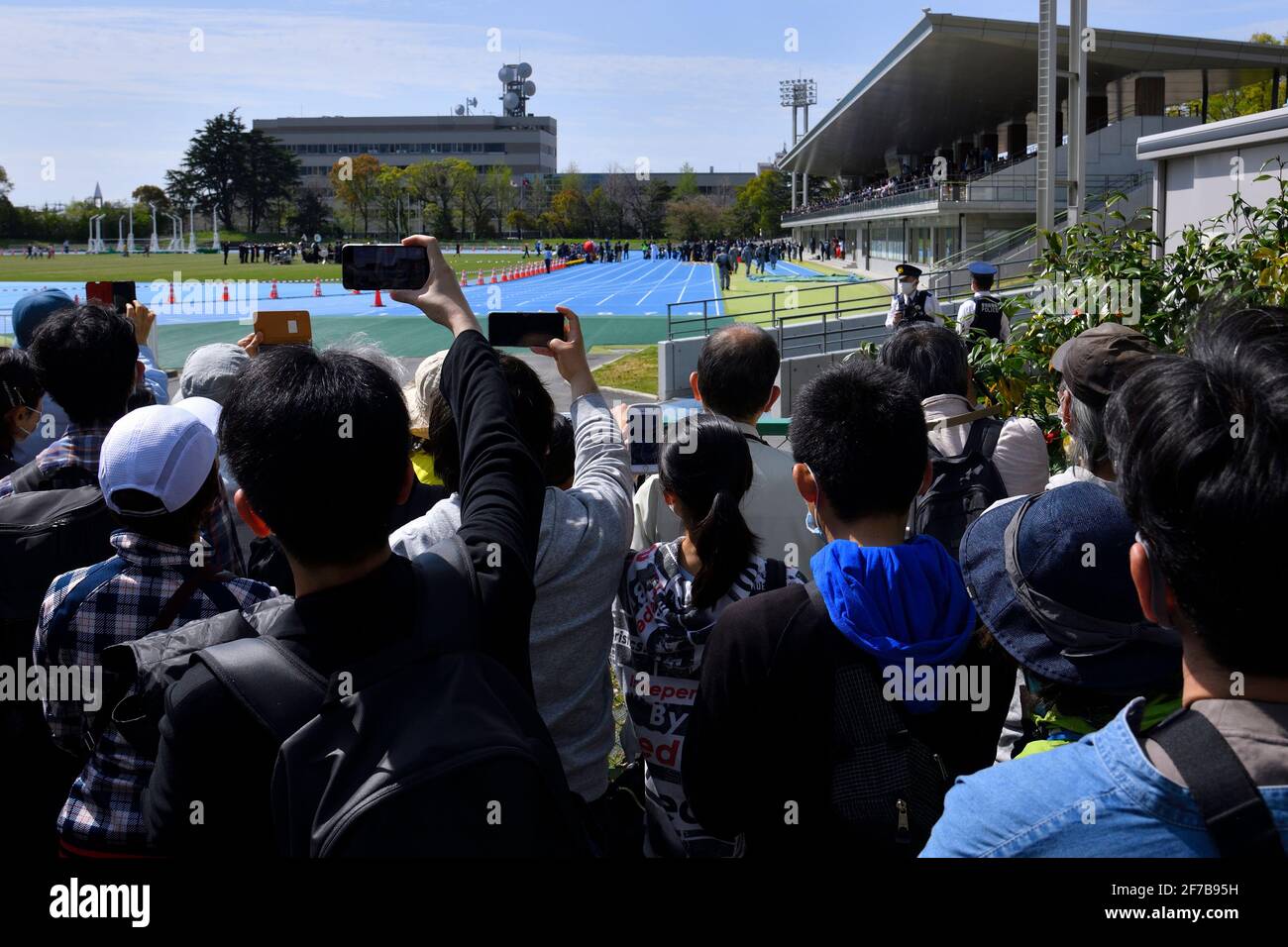 Prafektur Aichi Japan April 21 Am 6 April 21 Treffen Sich Menschen Um Den Olympischen Fackellauf In Toyohashi Prafektur Aichi Japan Zu Beobachten Quelle Tatsuki Kobayashi Aflo Alamy Live News Quelle Aflo Co