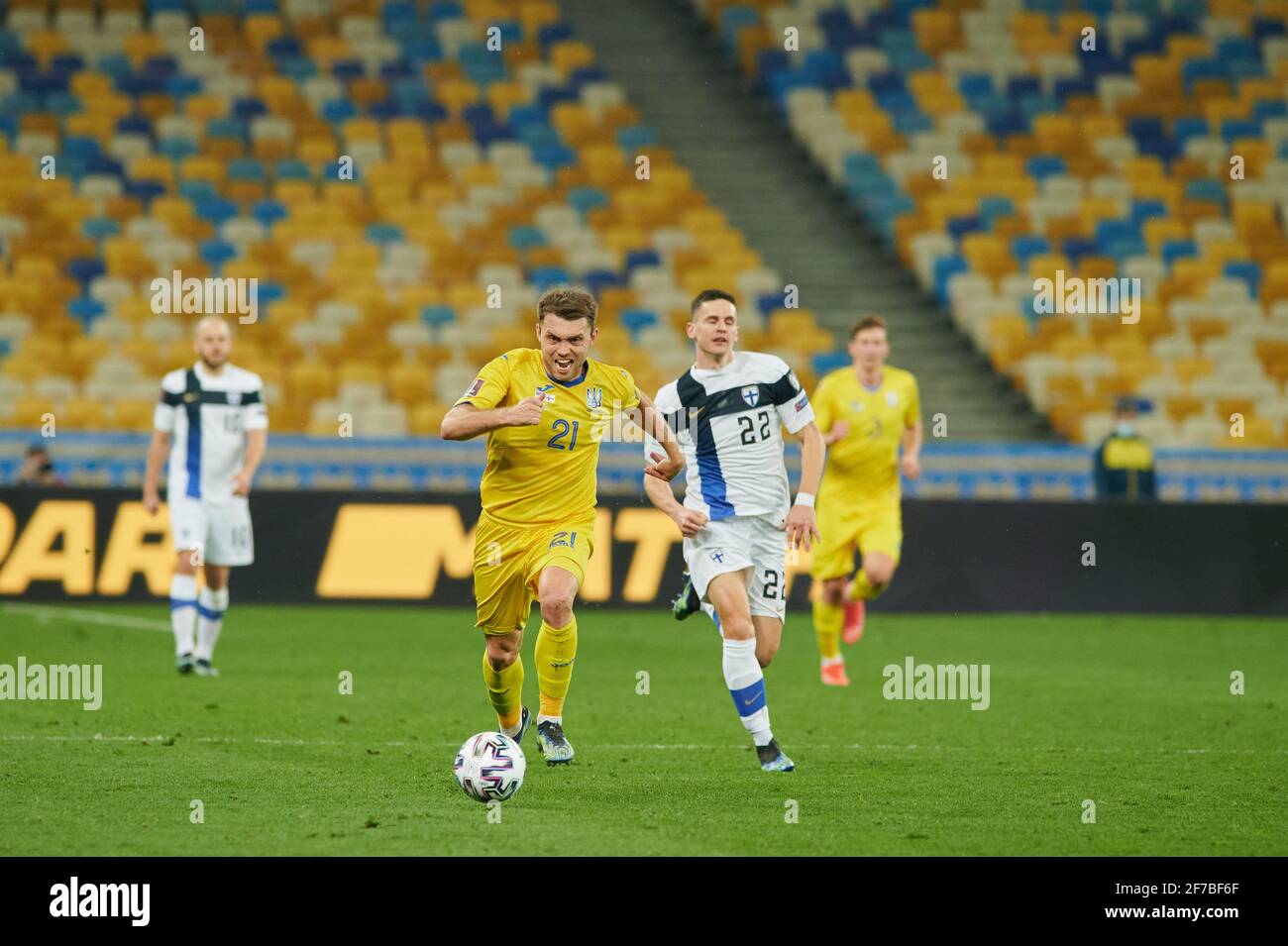 KIEW, UKRAINE - 28. MÄRZ 2021: 21 Verteidiger Oleksandr Karavayev, das Fußballspiel der Qualifikationsrunde Gruppe D der Weltmeisterschaft 2022 Ukraine gegen Finnland Stockfoto