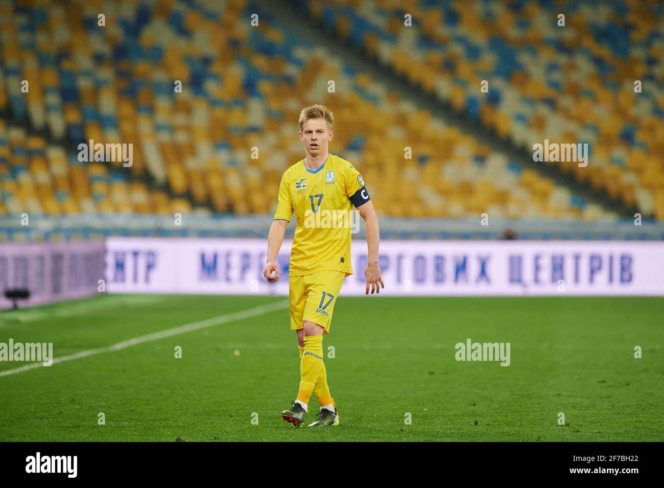 KIEW, UKRAINE - 28. MÄRZ 2021: 17 Mittelfeldspieler Oleksandr Zinchenko in Angriff während des Fußballspiels der Qualifikationsrunde Gruppe D der Weltmeisterschaft 2022 in Großbritannien Stockfoto