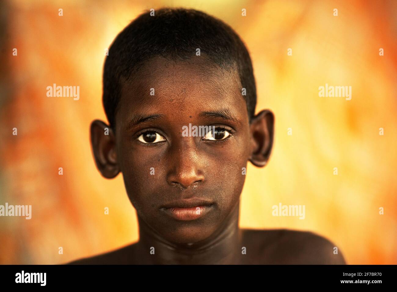 Afrika /Mali/Lere/ Porträt eines jungen schönen Jungen . Stockfoto
