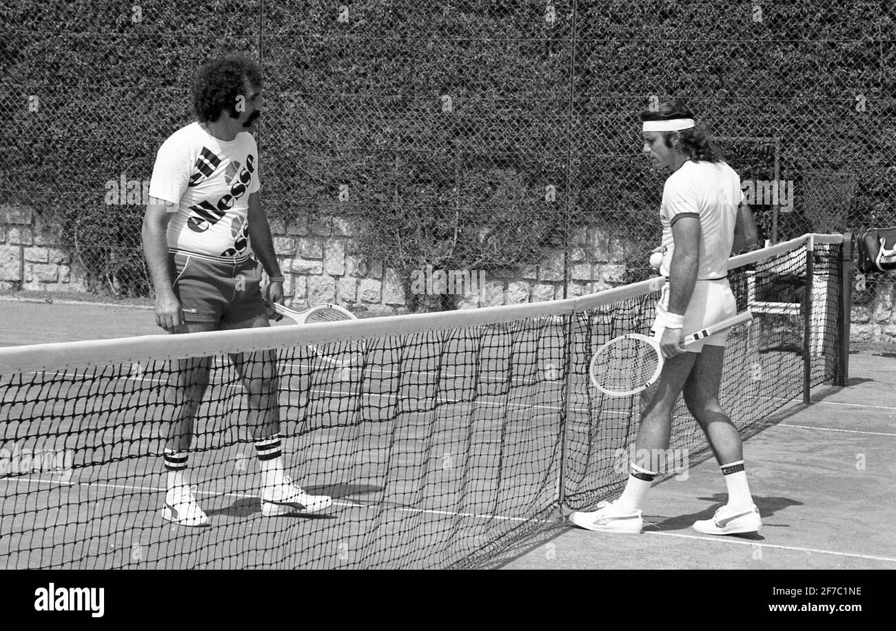Guillermo Vilas, argentinische Tennislegende, mit seinem Trainer Ilie Nastase Stockfoto