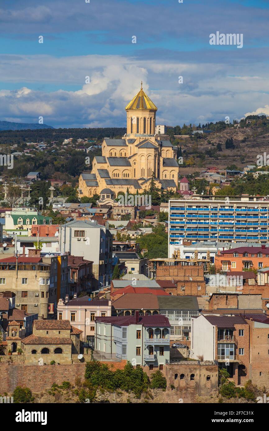 Georgien, Tiflis, Blick auf die Kathedrale von Taminda Sameba (Kathedrale der Heiligen Dreifaltigkeit) - die größte orthodoxe Kathedrale im Kaukasus Stockfoto