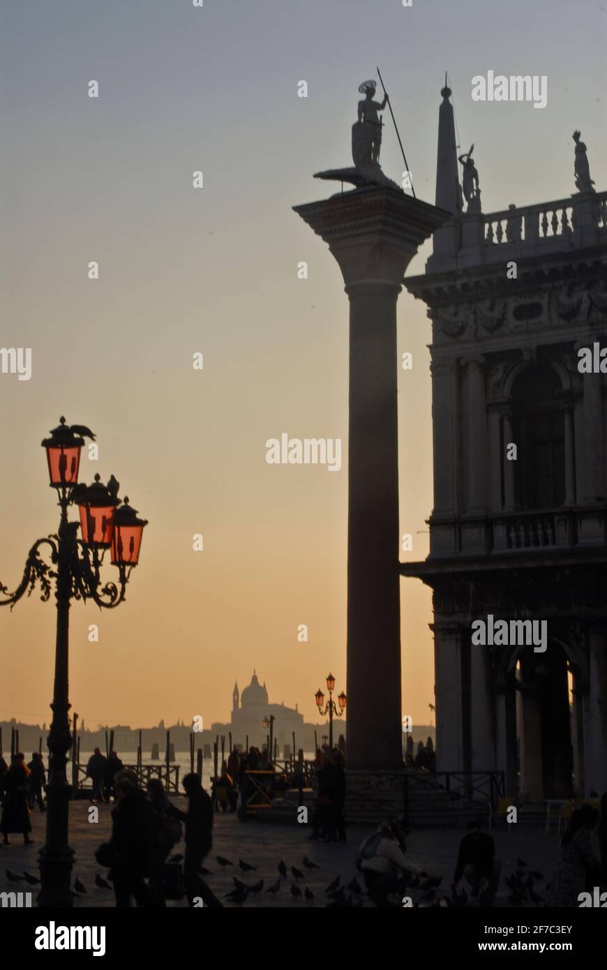 Venedig: Piazza San Marco bei Sonnenuntergang, Italien Stockfoto