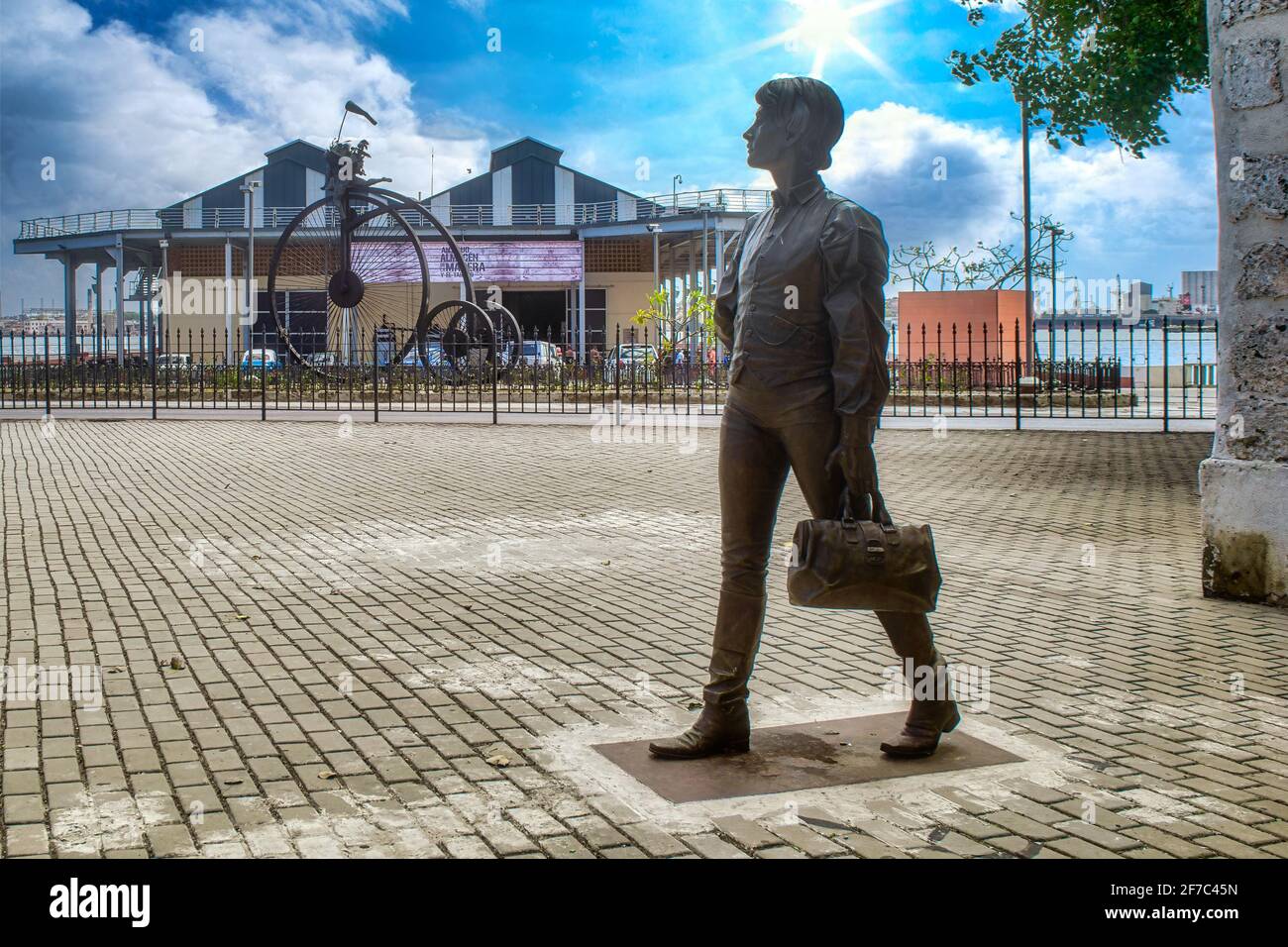 Statue von Enriqueta Favez, ein Werk des kubanischen Bildhauers José Villa Soberón, Havanna, Kuba Stockfoto