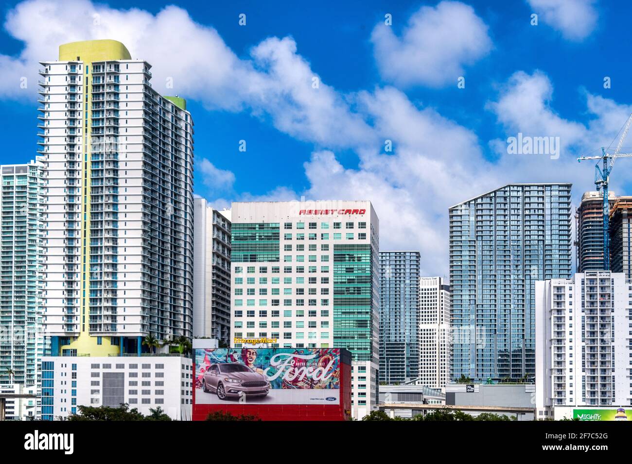 Ansammlung moderner Hochhäuser im Zentrum von Miami mit Glasfassaden und zeitgenössischer Architektur, Miami, Florida, USA Stockfoto
