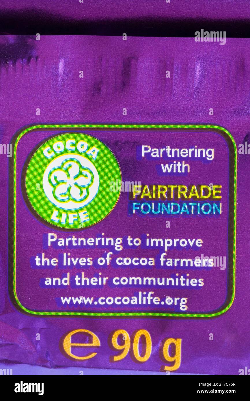 Cocoa Life Partnerschaft mit der Fairtrade Foundation - Details auf Paket Von Cadbury Dairy Milk Freddo Pack Stockfoto