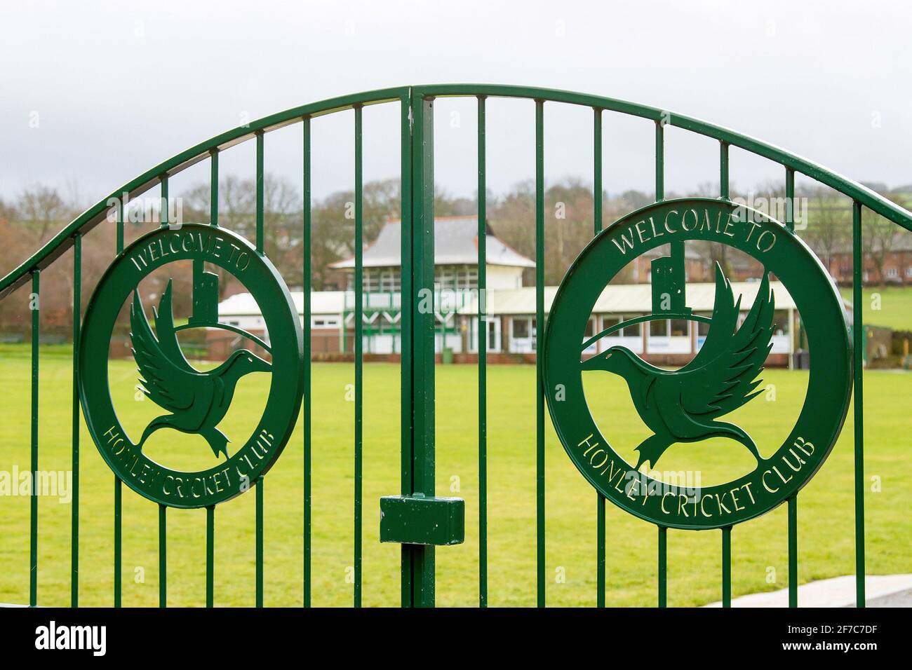 Willkommen im Honley Cricket Club Stockfoto