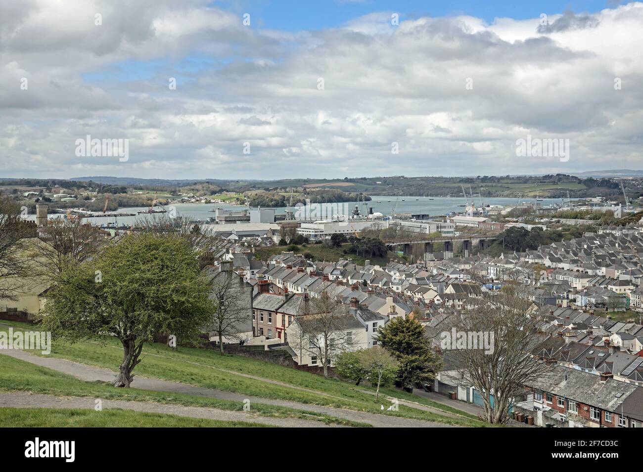 Blick auf den Fluss Tamar vom Mount Pleasant Redoubt oder Blockhouse Park, Stoke, Plymouth Stockfoto