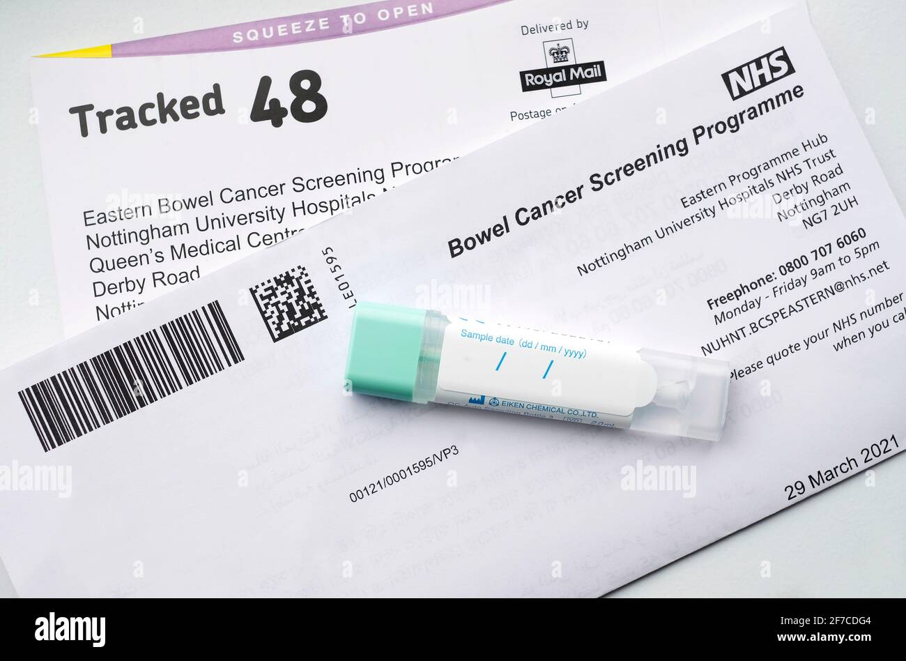 Testkit-Dokumente zum screening von nhs-Darmkrebs Stockfoto