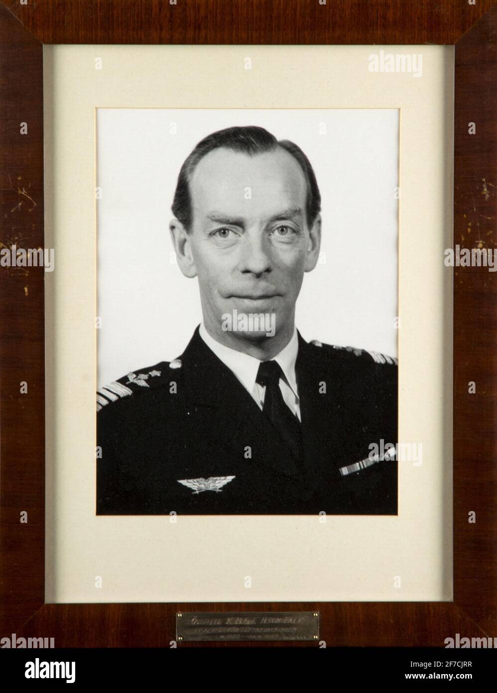 Portraitfotografie des greger Falken . Porträtfotografie von Greger Falk, Luftwächter-Inspektor 1953-1957. Gerahmtes Foto. Stockfoto