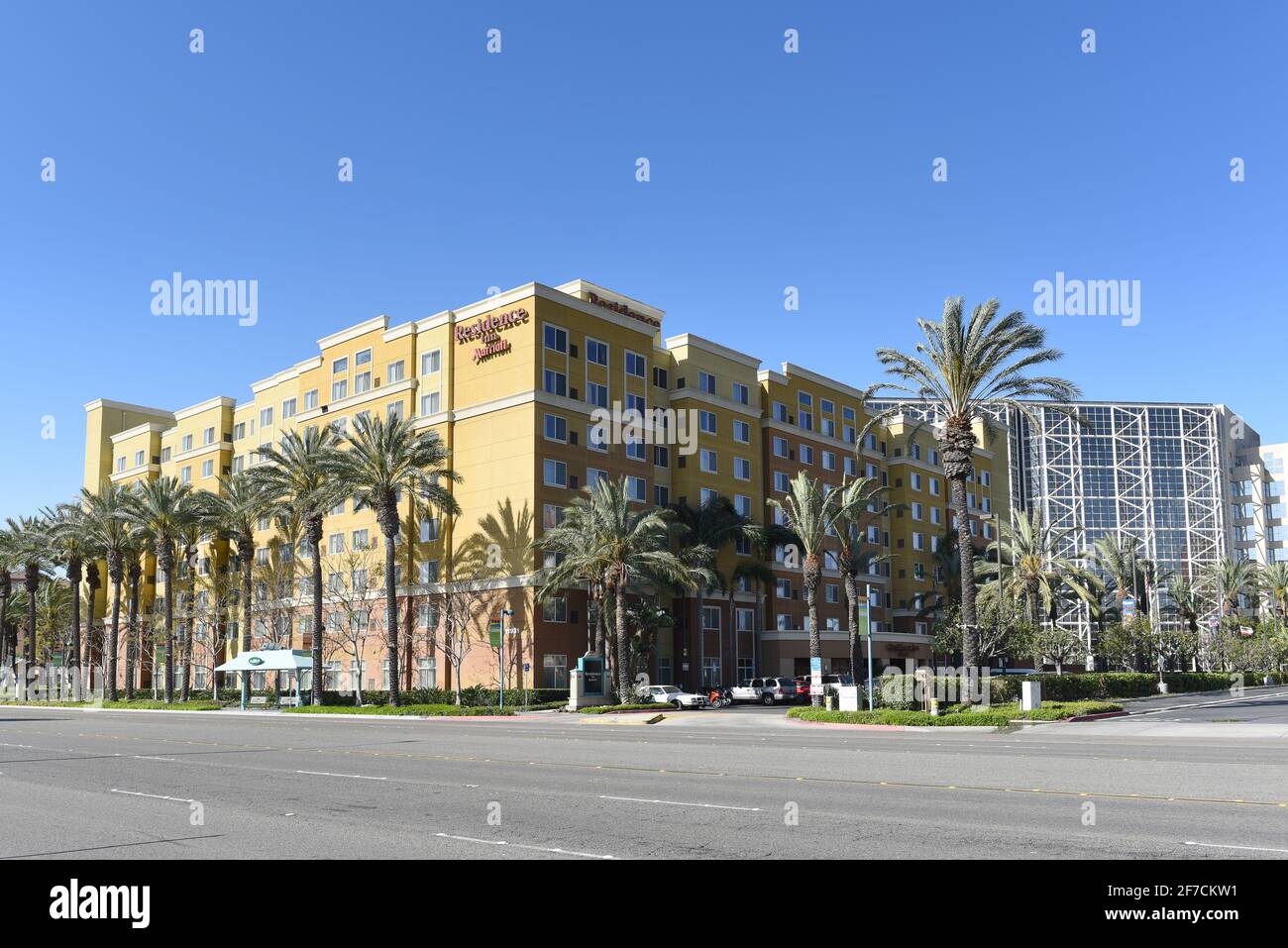 ANAHEIM, KALIFORNIEN - 31. MÄRZ 2021: Marriott Residence Inn am Harbor Boulevard in der Anaheim Resort Gegend. Stockfoto