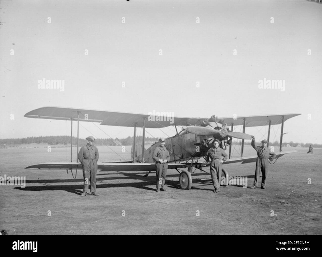 Bristol Fighter am Boden vier Techniken vor dem Flugzeug Bristol F.2B Fighter auf dem Erz. Stockfoto