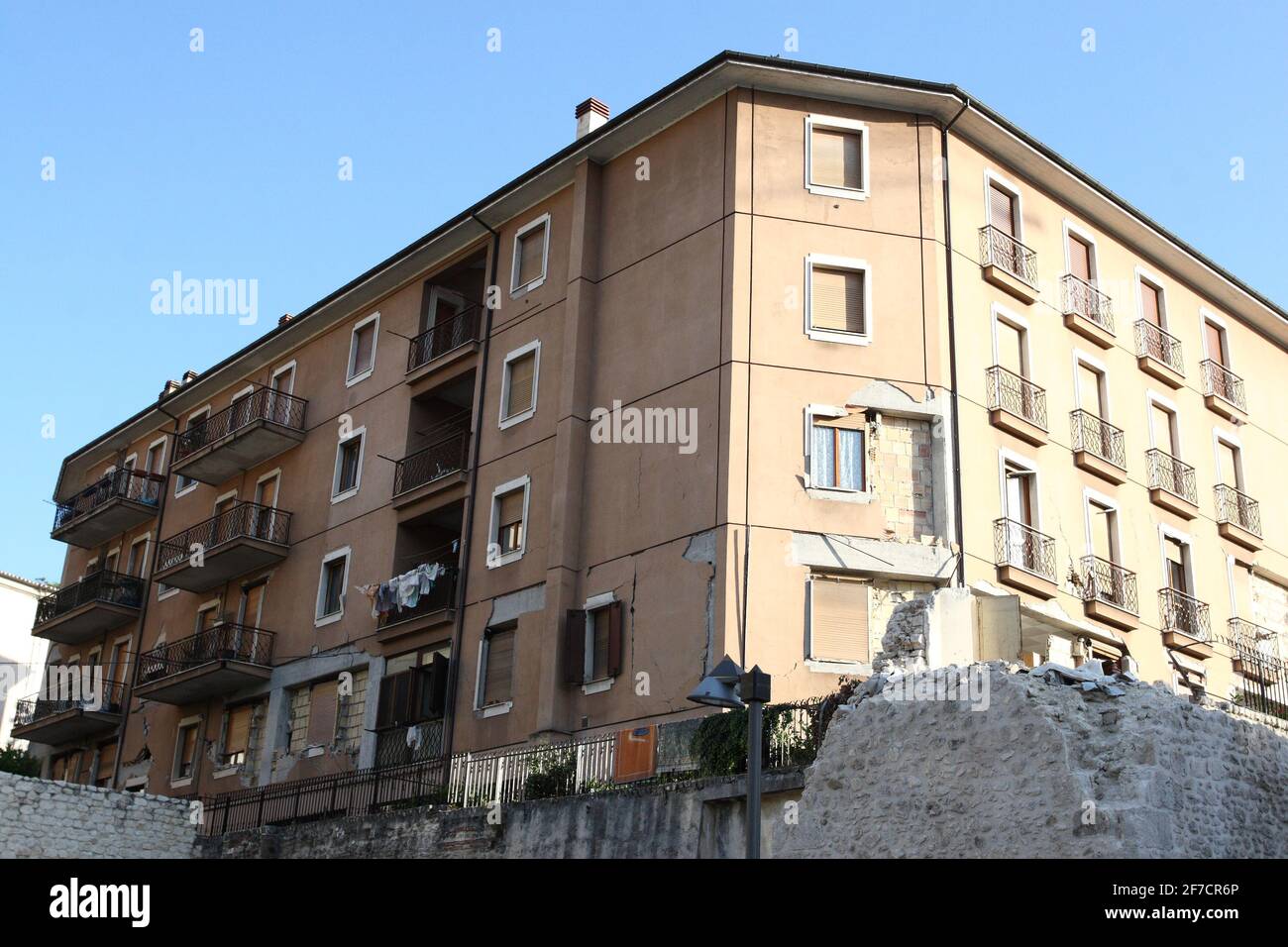 L'Aquila, Italien - 9. Juli 2009: Die Stadt wurde durch das Erdbeben zerstört Stockfoto