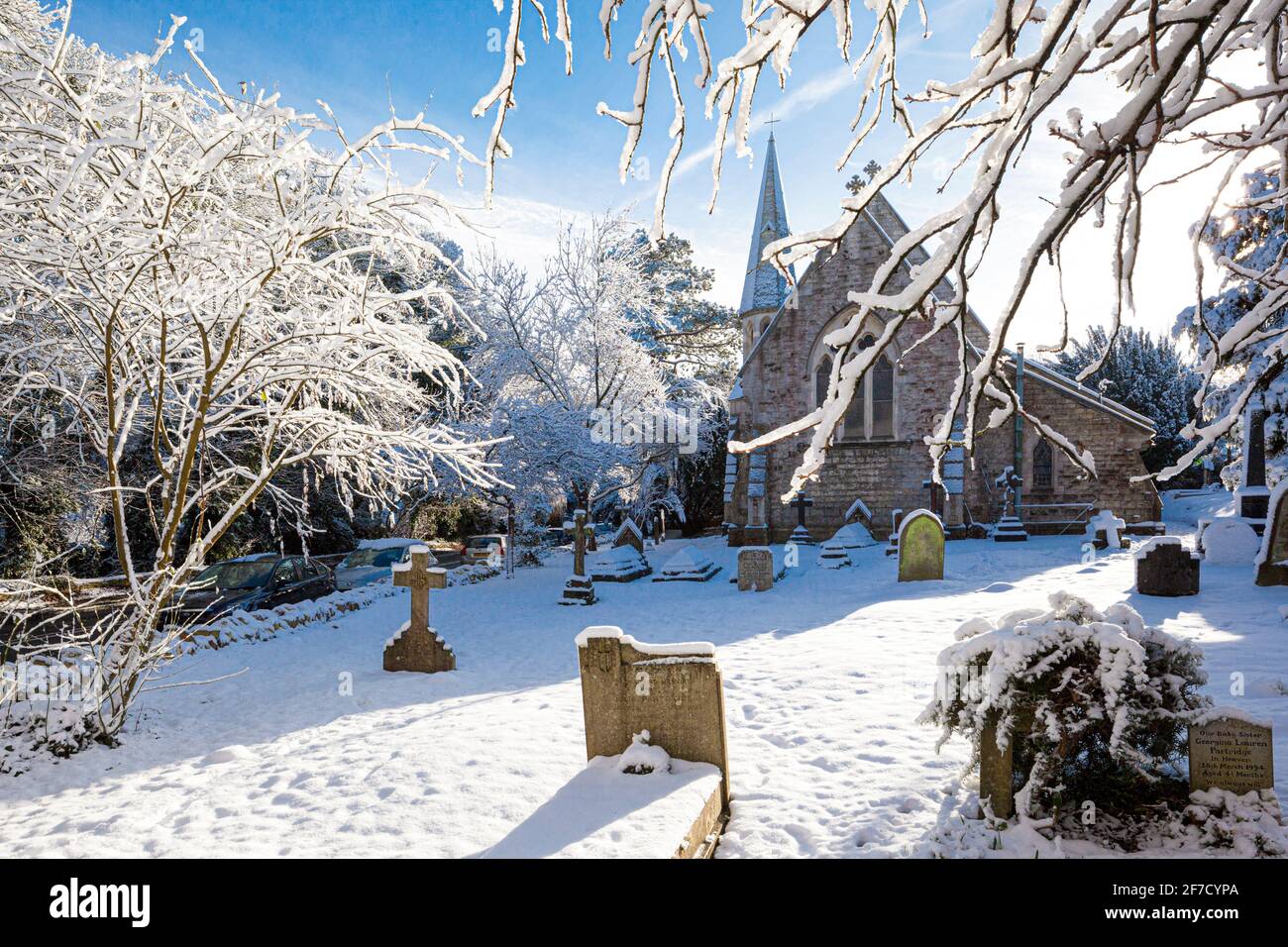 Winter in den Cotswolds Dezember 2017 - Schnee in der Kirche St. John the Baptist, Edge, Gloucestershire UK Stockfoto