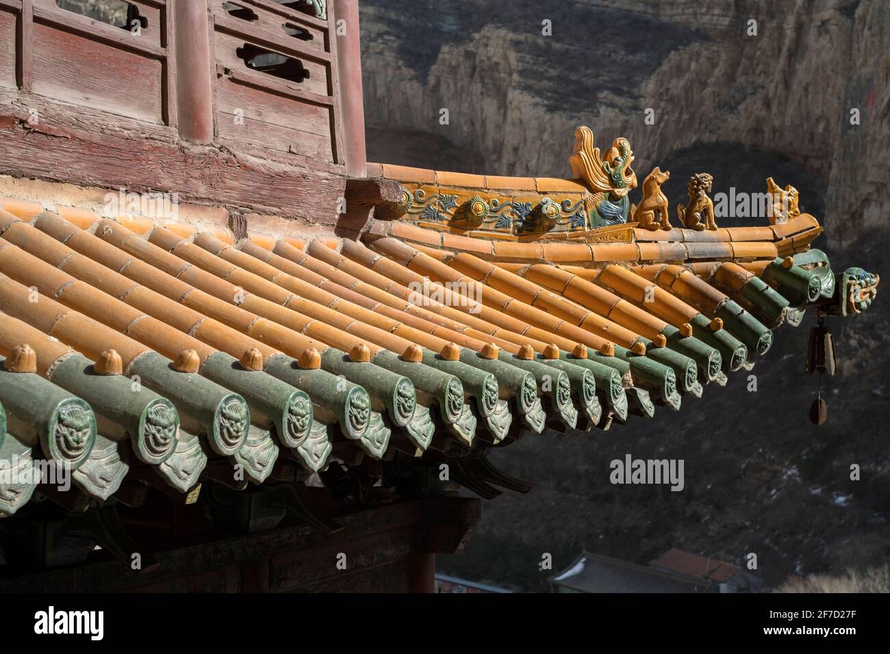 Verglaste Fliesen des XuanKong Si (hängenden Tempels) am Fuße des Berges Hengshan in der Provinz Shanxi, etwa 300 Meilen südwestlich von Peking, China. Stockfoto