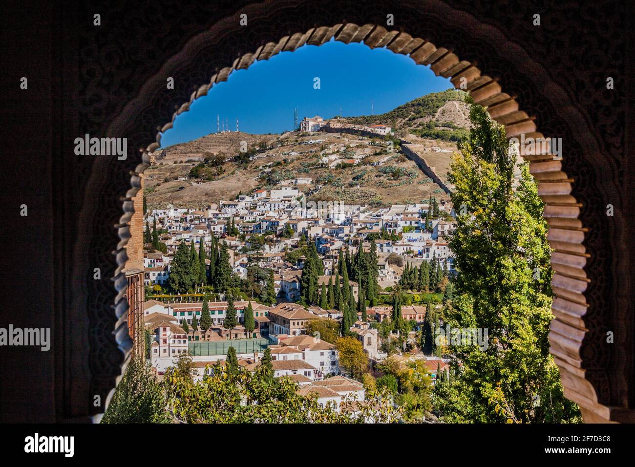 Blick von den Nasriden Palästen Palacios Naziaries in der Alhambra in Granada, Spanien Stockfoto