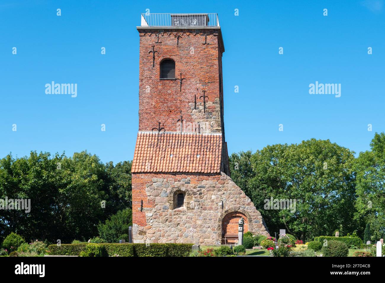 Ochsenturm als Rest der ehemaligen mittelalterlichen Kirche, Imsum Bezirk Langen, Niedersachsen, Deutschland, Europa Stockfoto