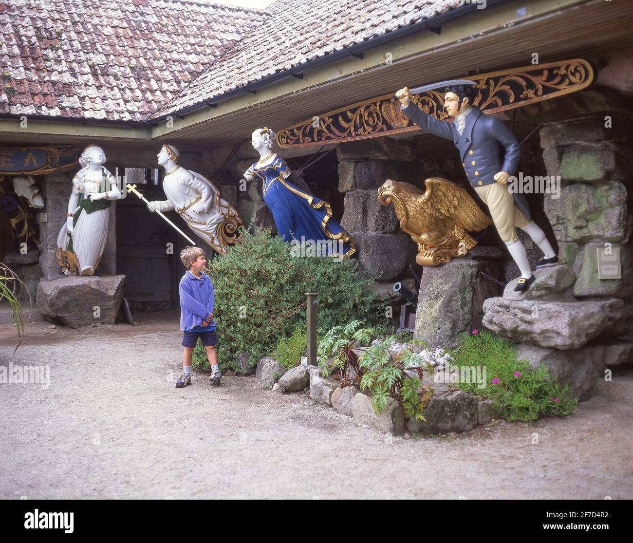 Historische Schiffsfigürchen, das Valhalla Museum, Tresco Abbey Gardens, Tresco, Isles of Scilly, Cornwall, England, Vereinigtes Königreich Stockfoto