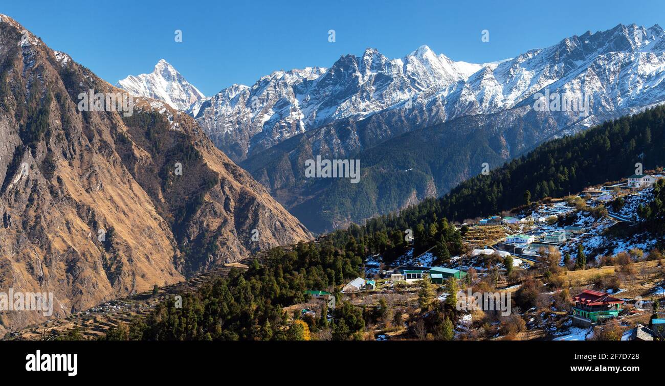Mount Nanda Devi, einer der besten Reittiere in Indien Himalaya, gesehen von Joshimath Auli, Uttarakhand, Indian Himalayan Mountains Stockfoto