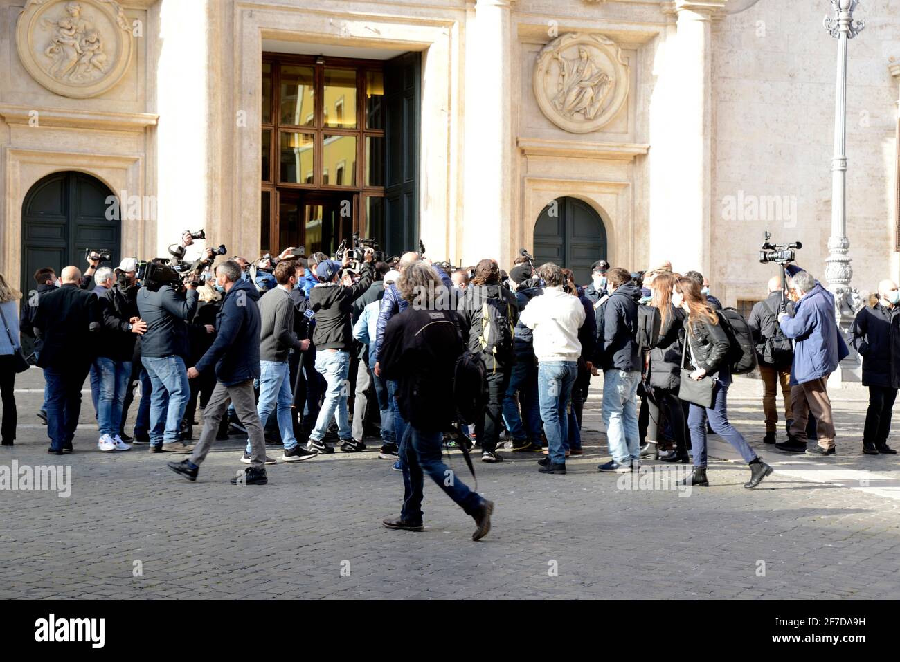 MANIFESTAZIONE RISTORATORI A MONTECITORIO CHE RICHIEDONO RIAPERTURA ATTIVITA' CHIUSE PER LA PANDEMIA Stockfoto