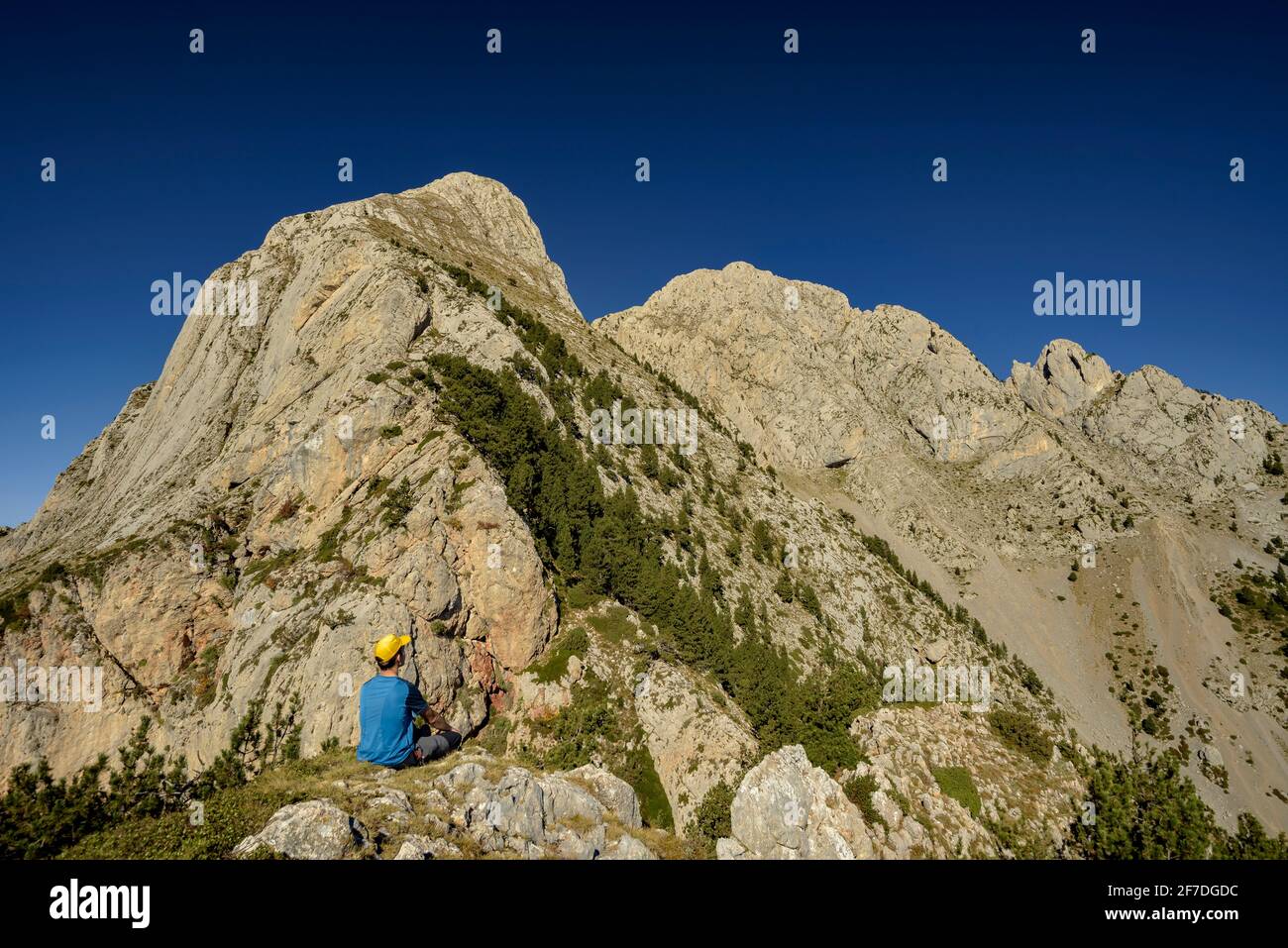 Blick auf die Berge von Pedraforca von Balcó de la Joaquima, auf dem Weg nach Pollegó inferior (Berguedà, Katalonien, Spanien, Pyrenäen) Stockfoto