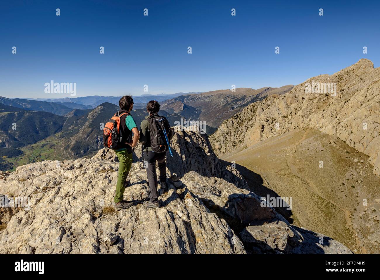 Blick vom Gipfel des Pollegó inferior del Pedraforca (Berguedà, Katalonien, Spanien, Pyrenäen) ESP: Vistas desde el Pollegó inferior del Pedraforca Stockfoto