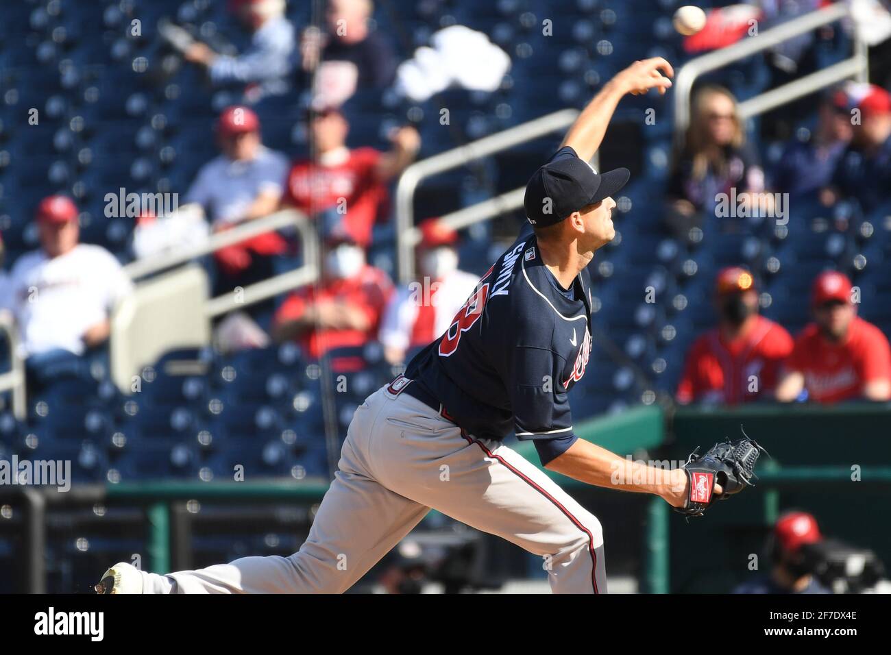 Washington, Usa. April 2021. Atlanta Braves startet Pitcher Drew Smyly (18) wirft am Montag, den 5. April 2021, beim Heimauftakt im Nationals Stadium in Washington, DC gegen die Washington Nationals. Nur 5000 Fans wurden zugelassen. Die ersten vier Spiele der Nationals-Saison wurden aufgrund der Covid-19-Protokolle verschoben, nachdem mehrere Mitglieder des Teams infiziert waren. Foto von Pat Benic/UPI Credit: UPI/Alamy Live News Stockfoto