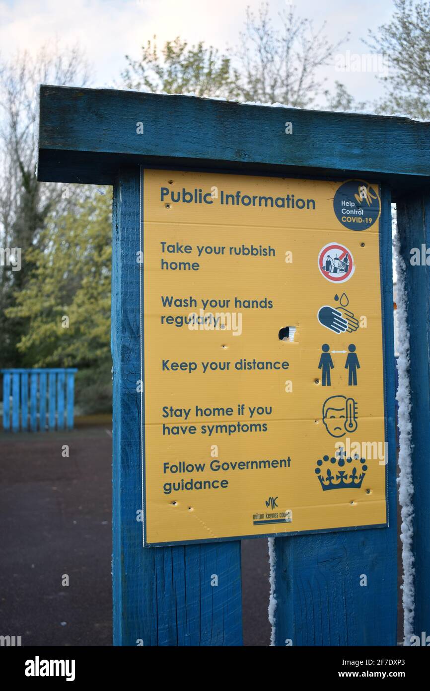 COVID-Informationsnotizbrett Stockfoto