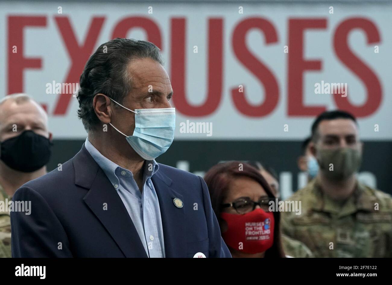 New York, Usa. April 2021. Gouverneur Andrew M. Cuomo kündigt den Beginn der landesweiten Werbekampagne „Impfen in NY“ an, die alle New Yorker dazu ermutigen soll, sich am Dienstag, dem 6. April 2021, im Jacob K. Javits Convention Center in New York impfen zu lassen. Poolfoto von Tim Clary/UPI Kredit: UPI/Alamy Live News Stockfoto