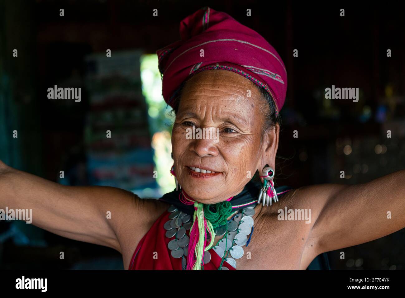 Porträt einer älteren Kayah-Frau, in der Nähe von Loikaw, Myanmar Stockfoto