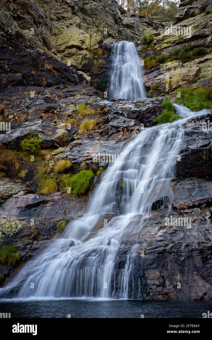 Fisgas de ermelo Wasserfall Drohne Luftaufnahme in Portugal Stockfoto