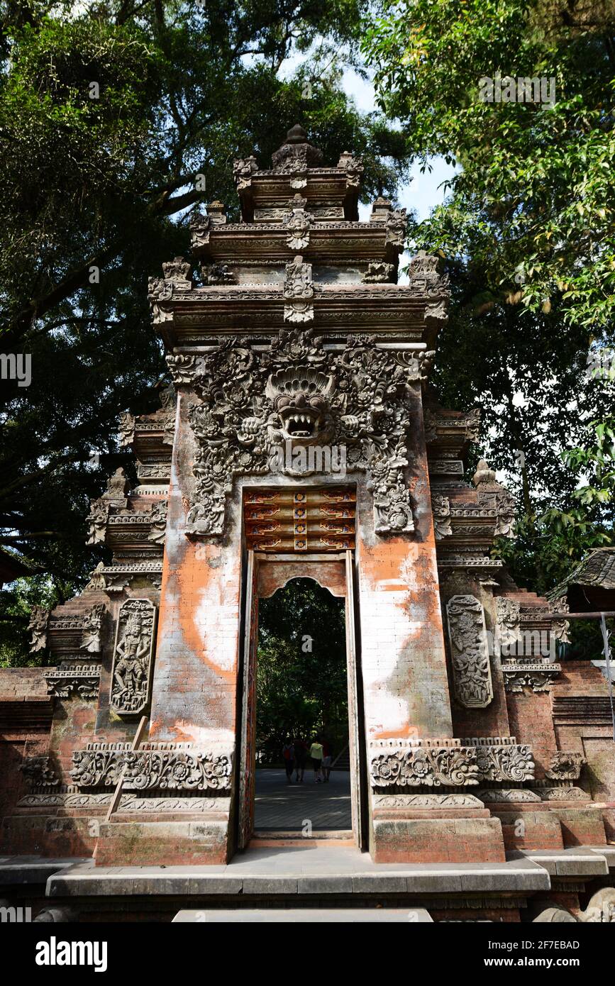 Tor mit Bhoma am Tirta Empul Tempel in Bali, Indonesien. Stockfoto