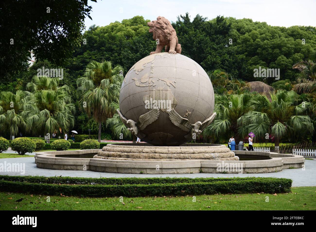 Statue eines Löwen auf Erden im zhongshan Park, stadt xiamen, provinz fujian, China. Stockfoto