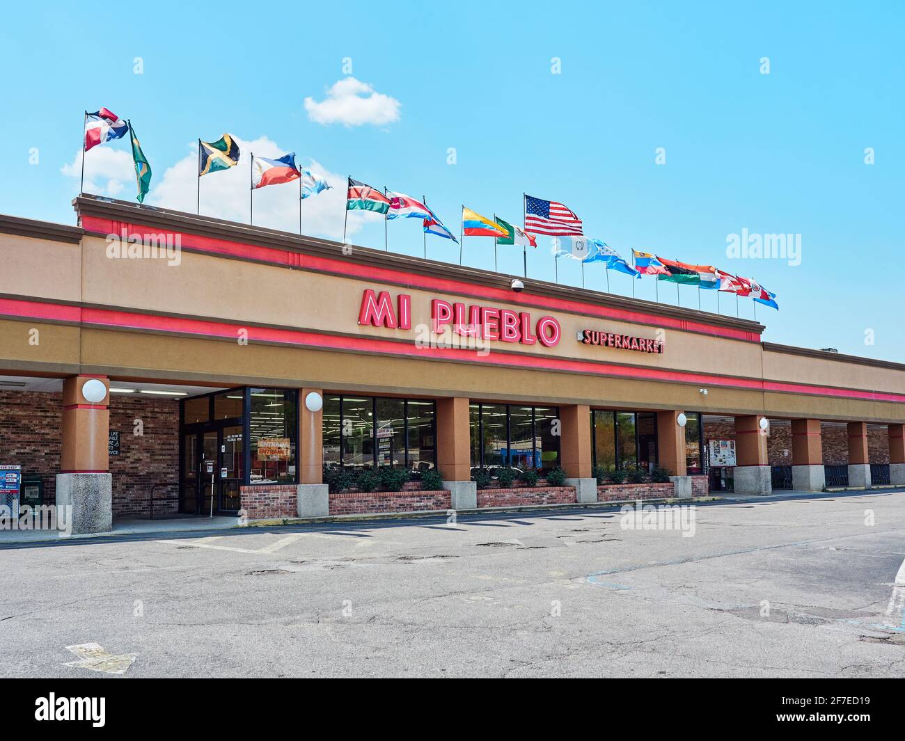 Mi Pueblo Supermarket ist ein lateinamerikanischer oder lateinamerikanischer Lebensmittelmarkt in Pelham Alabama, USA. Stockfoto