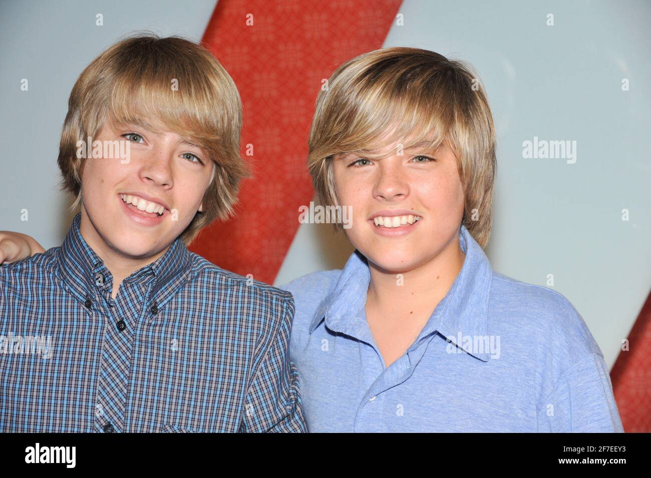 Die Schauspieler Cole Sprouse und Dylan Sprouse nehmen an der 6. Jährlichen Teen Vogue Young Hollywood Party im Los Angeles County Museum of Art am 18. September 2008 in Los Angeles, Kalifornien, Teil. Crectit: Jared Milgrim Stockfoto