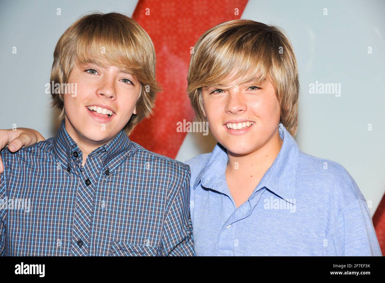 Die Schauspieler Cole Sprouse und Dylan Sprouse nehmen an der 6. Jährlichen Teen Vogue Young Hollywood Party im Los Angeles County Museum of Art am 18. September 2008 in Los Angeles, Kalifornien, Teil. Crectit: Jared Milgrim Stockfoto