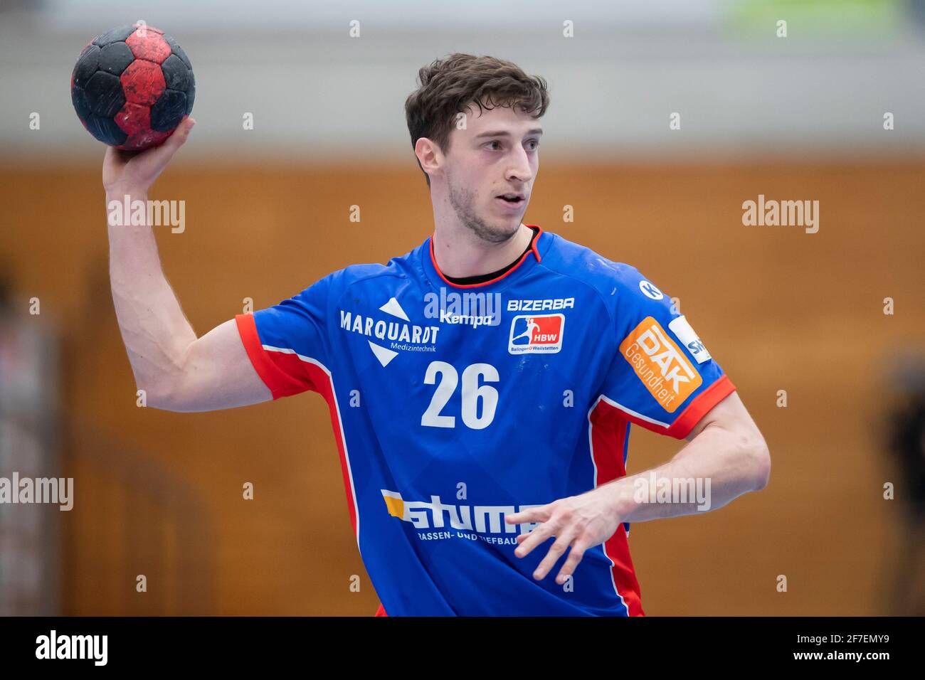 Balingen, Deutschland. April 2021. Handball: Bundesliga, HBW Balingen-Weilstetten - HSG Nordhorn-Lingen in der Sparkassen Arena. Balingens Lukas Saueressig in Aktion. Quelle: Tom Weller/dpa/Alamy Live News Stockfoto