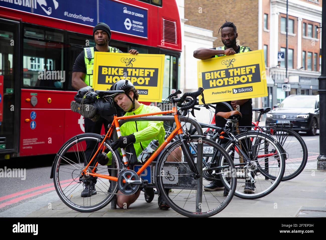 REDAKTIONELLE VERWENDUNG NUR Fahrraddiebstahls-Hotspots in London wurden durch eine neue öffentliche Heatmap des spezialisierten Fahrradversicherers Bikmo hervorgehoben, da sie die schlimmsten Bereiche identifiziert, in denen Sie Ihr Fahrrad in England und Wales sperren können. Ausgabedatum: Mittwoch, 7. April 2021. Stockfoto