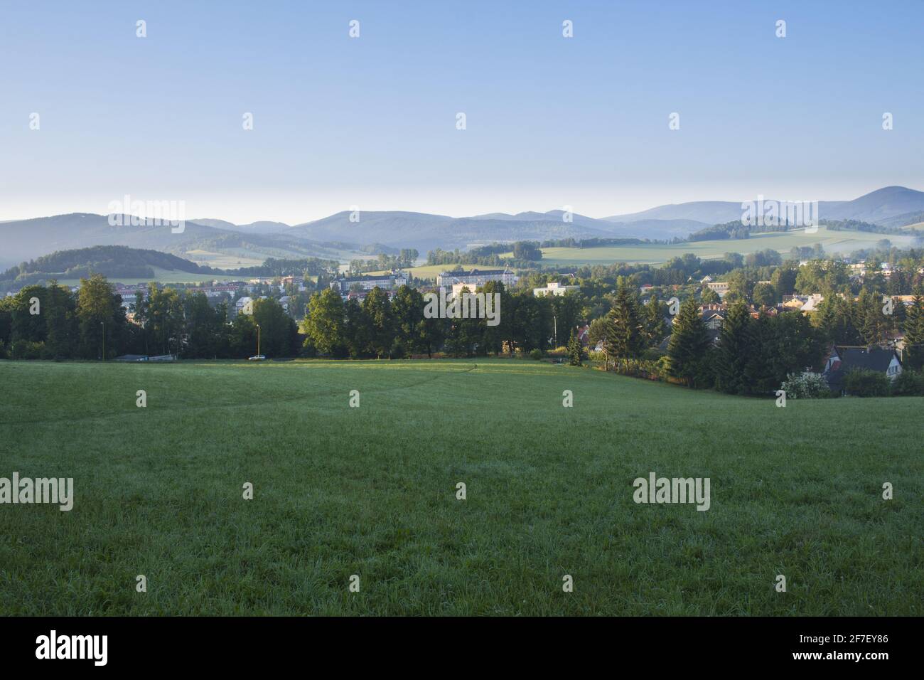 Dorf auf dem Berg Stockfoto