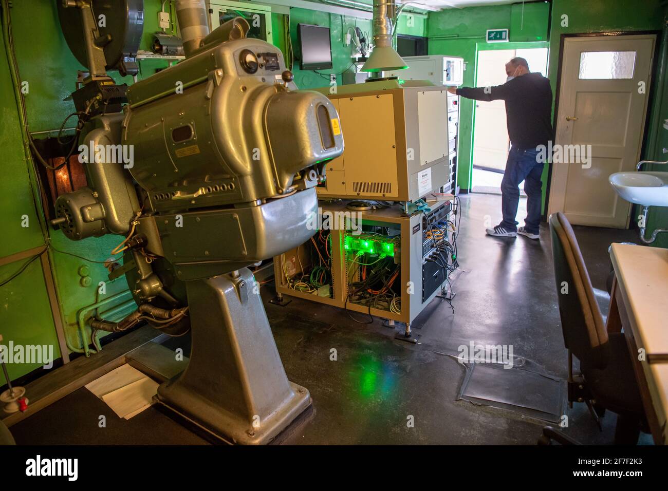 München, Deutschland. März 2021. Das derzeit geschlossene Kino am Sendlinger Tor. (To dpa 'When it finally starting up again: Kinos, auf die wir uns freuen') Quelle: Peter Kneffel/dpa/Alamy Live News Stockfoto