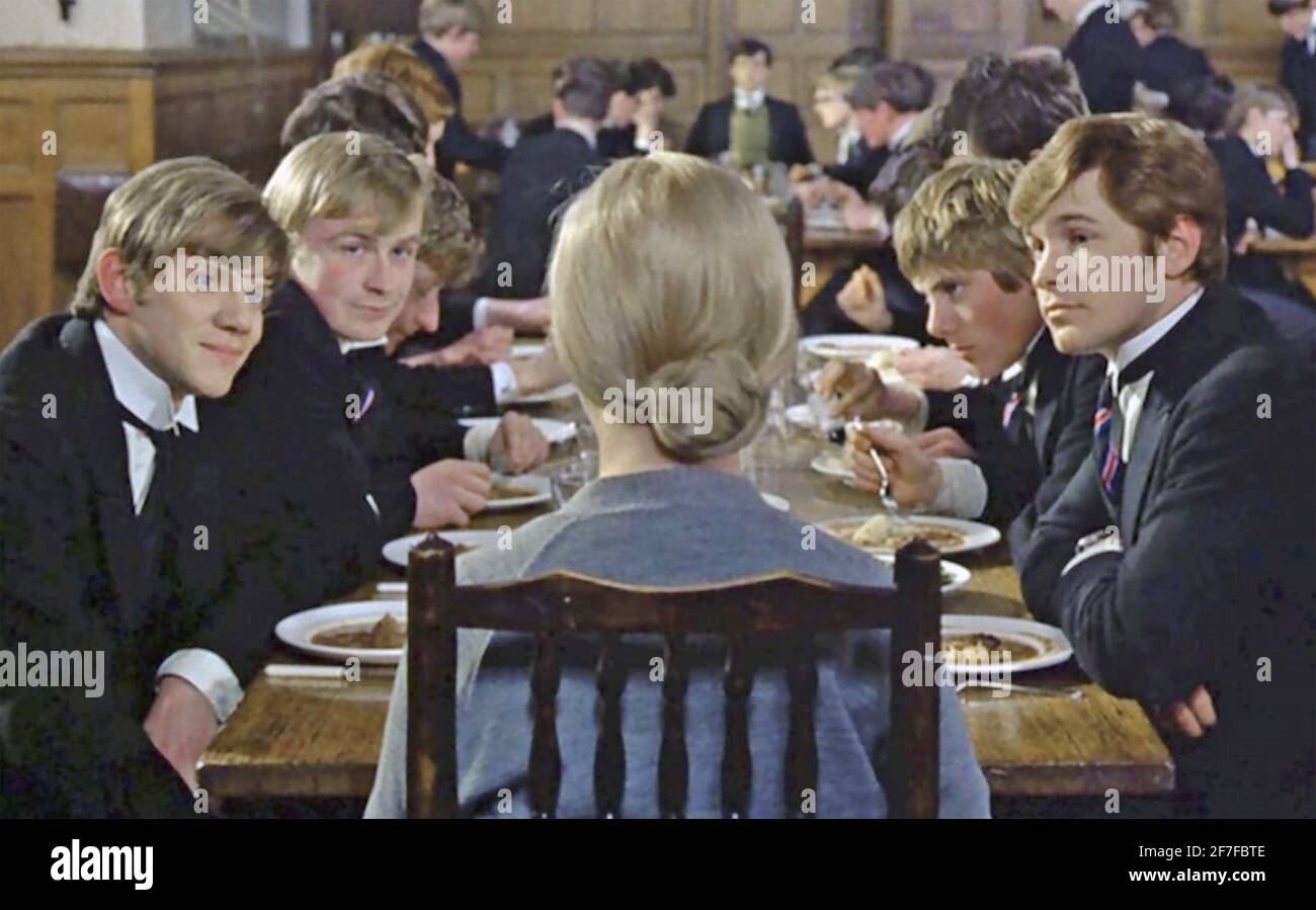 If,,, 1968 Paramount Picturs Film mit Malcolm McDowell links sitzend Stockfoto